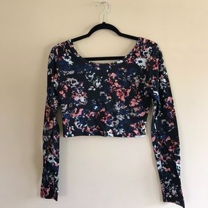 Long sleeve crop top